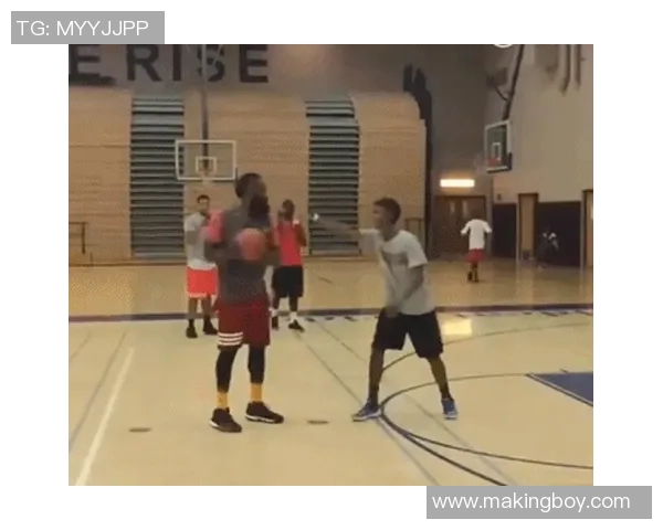 哈登与小球迷的温馨互动瞬间展现篮球魅力与梦想的交汇