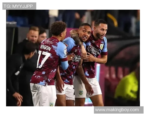 曼联与伯恩利对决全新视角解析精彩瞬间与战术布局 曼联与伯恩利对决全新视角解析精彩瞬间与战术布局