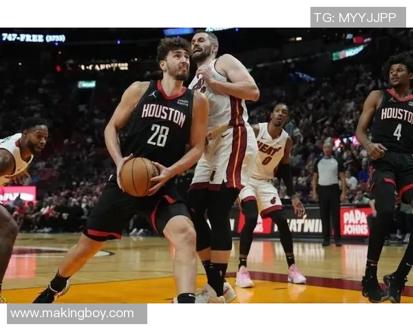 火箭队与骑士激战正酣球迷期待精彩对决与绝妙表现